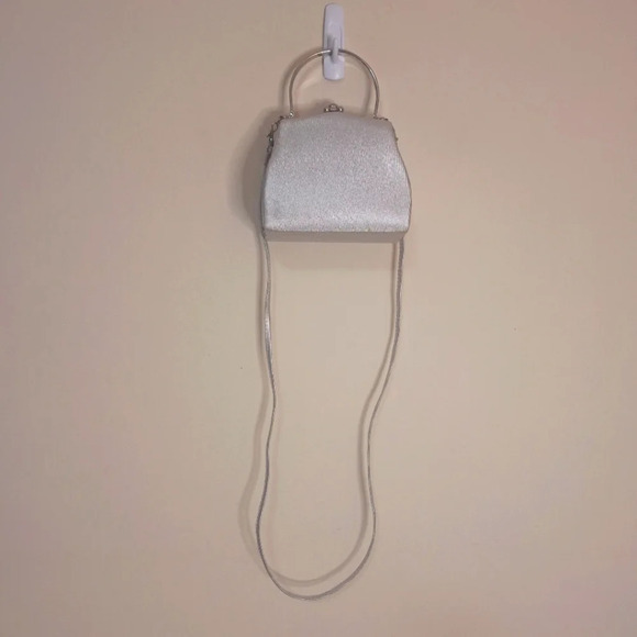 Heyes Y2K hard sided silver metallic mini cross body bag - Picture 4 of 15
